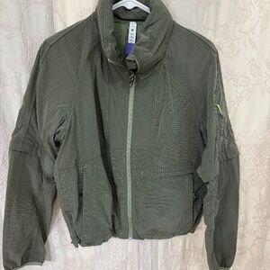 Lululemon Woman’s Convertible Ripstop Hiking Jacket  Laurel Green Size 6